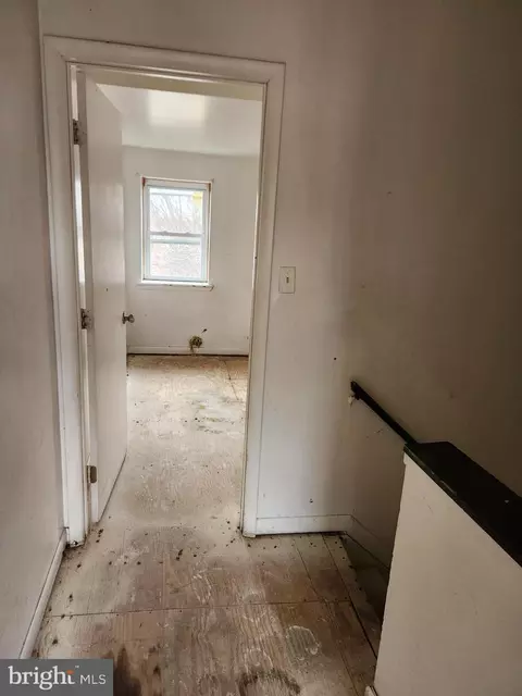 Entry Way - 1531 Argyle Ave, Baltimore, MD 21217 photo 2 of 2
