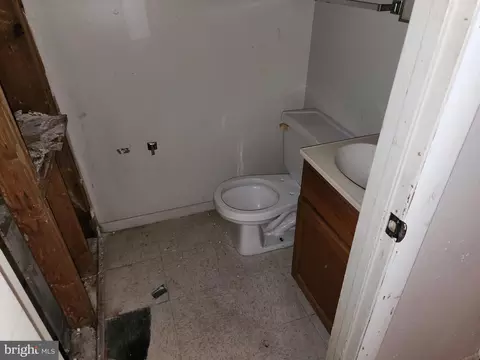 Bath - 1531 Argyle Ave, Baltimore, MD 21217 photo 1 of 2