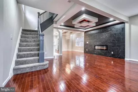 Entry Way - 5920 Marluth Ave, Baltimore, MD 21206 photo 3 of 4