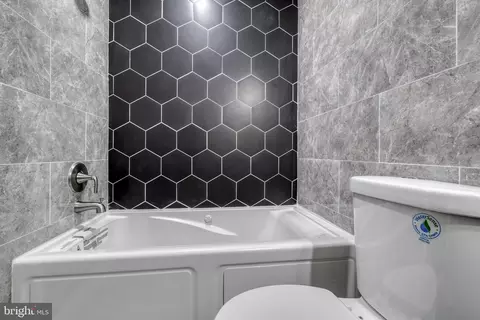 Bath - 5920 Marluth Ave, Baltimore, MD 21206 photo 5 of 10