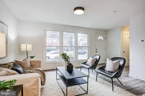 Living - 3718 Keene Ave, Baltimore, MD 21206 photo 4 of 5
