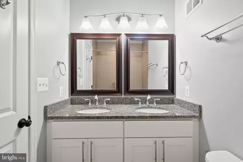 Bath - 914 S Decker Ave, Baltimore, MD 21224 photo 5 of 6