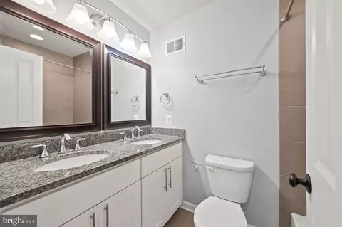 Bath - 914 S Decker Ave, Baltimore, MD 21224 photo 4 of 6
