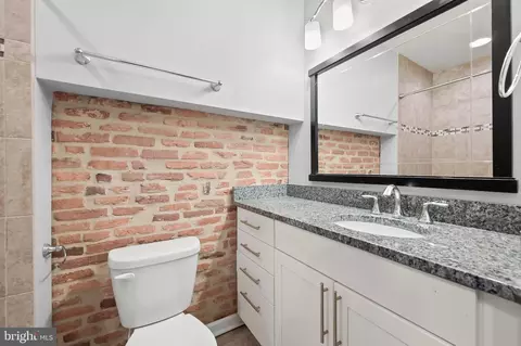 Bath - 914 S Decker Ave, Baltimore, MD 21224 photo 2 of 6