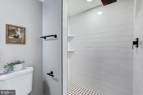 Bath - 2712 Erdman Ave, Baltimore, MD 21213 photo 3 of 3