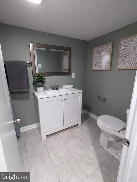 Bath - 6717 Gary Ave, Baltimore, MD 21222 photo 3 of 4