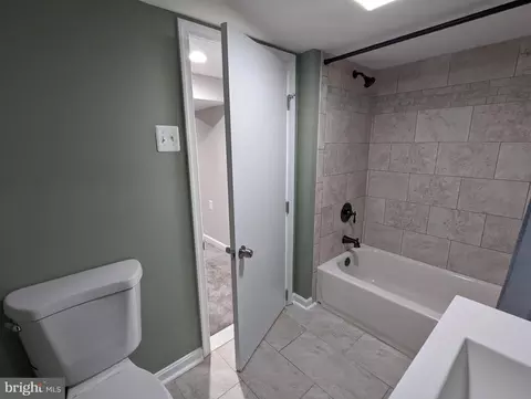 Bath - 6717 Gary Ave, Baltimore, MD 21222 photo 4 of 4