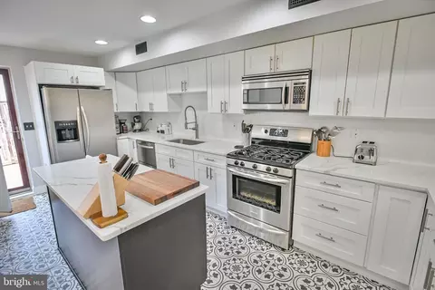 2216 E Lombard St, Baltimore, MD 21231