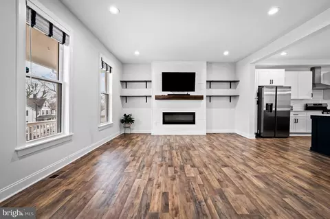 Living - 2801 Grindon Ave, Baltimore, MD 21214 photo 2 of 4
