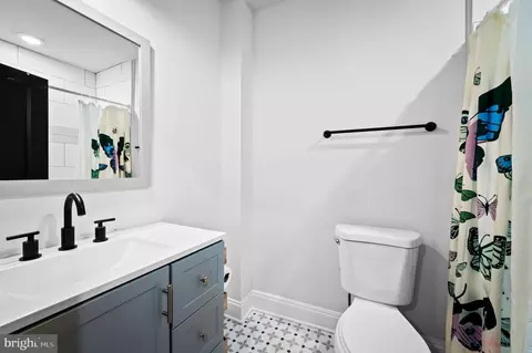 Bath - 2801 Grindon Ave, Baltimore, MD 21214 photo 2 of 6