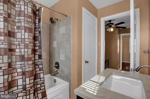 Bath - 1242 Glenwood Ave, Baltimore, MD 21239 photo 1 of 3