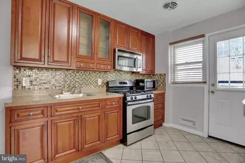 Kitchen - 1242 Glenwood Ave, Baltimore, MD 21239 photo 2 of 4
