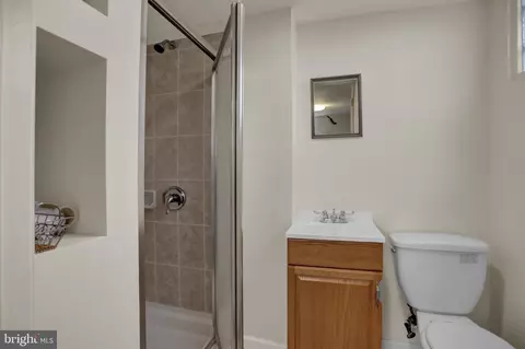Bath - 1242 Glenwood Ave, Baltimore, MD 21239 photo 3 of 3