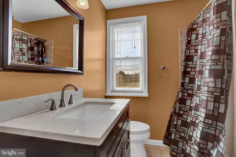 Bath - 1242 Glenwood Ave, Baltimore, MD 21239 photo 2 of 3