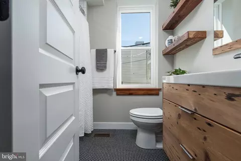 38 E Barney St, Baltimore, MD 21230 photo 14