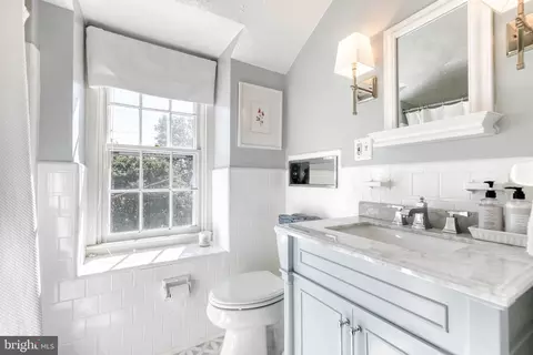 Bath - 107 Witherspoon Rd, Baltimore, MD 21212 photo 3 of 4