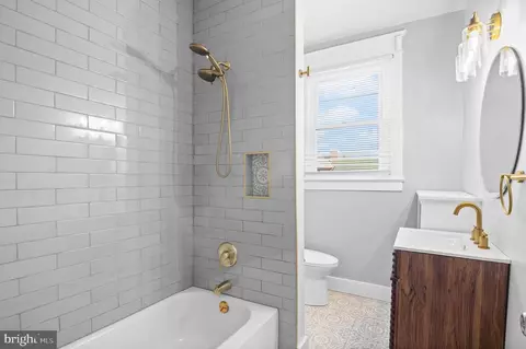 Bath - 2030 Ruxton Ave, Baltimore, MD 21216 photo 2 of 5