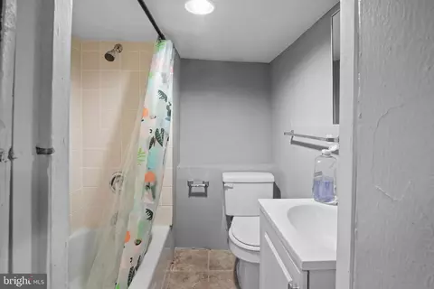Bath - 2030 Ruxton Ave, Baltimore, MD 21216 photo 3 of 5