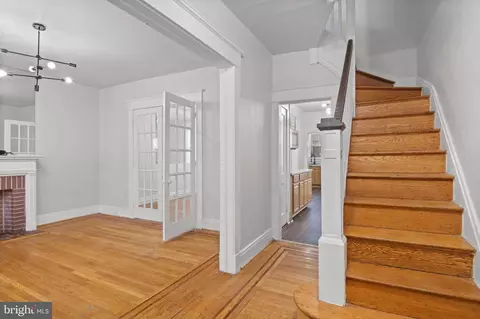 Entry Way - 2030 Ruxton Ave, Baltimore, MD 21216 photo 4 of 5