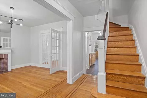 Entry Way - 2030 Ruxton Ave, Baltimore, MD 21216 photo 2 of 5