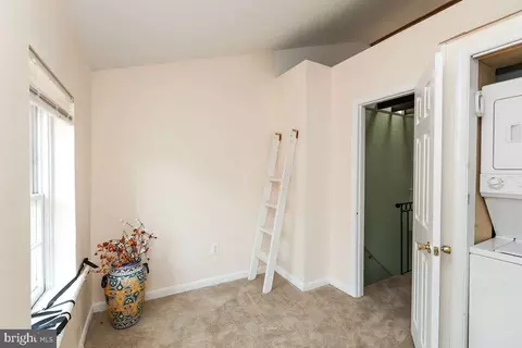 Bedroom - 5 E Hamburg St, Baltimore, MD 21230 photo 1 of 1