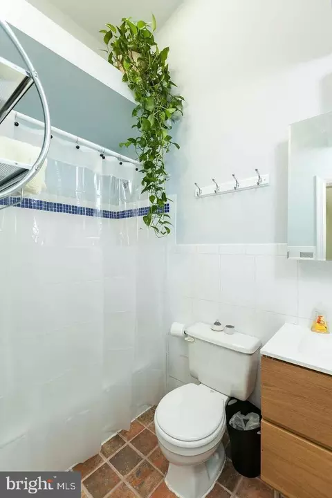 Bath - 5 E Hamburg St, Baltimore, MD 21230 photo 2 of 2