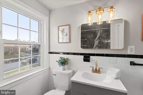 Bath - 1282 Gittings Ave, Baltimore, MD 21239 photo 2 of 3
