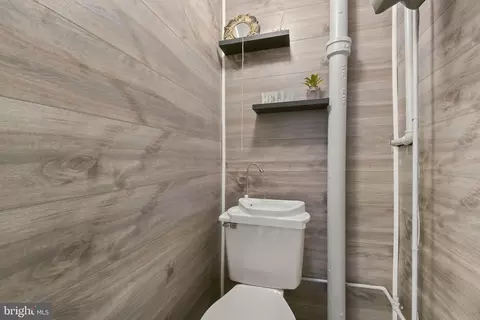 Bath - 1282 Gittings Ave, Baltimore, MD 21239 photo 3 of 3