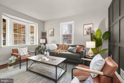 Living - 1282 Gittings Ave, Baltimore, MD 21239 photo 3 of 4