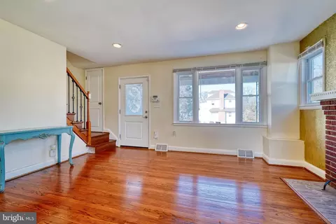 Living - 5635 Anthony Ave, Baltimore, MD 21206 photo 4 of 5