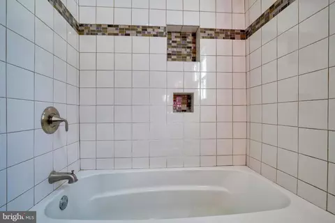 Bath - 5635 Anthony Ave, Baltimore, MD 21206 photo 4 of 9