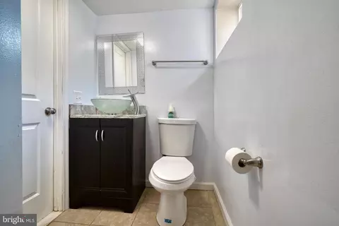 Bath - 5635 Anthony Ave, Baltimore, MD 21206 photo 8 of 9