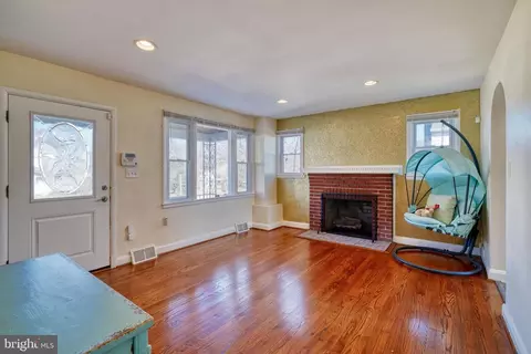 Living - 5635 Anthony Ave, Baltimore, MD 21206 photo 3 of 5