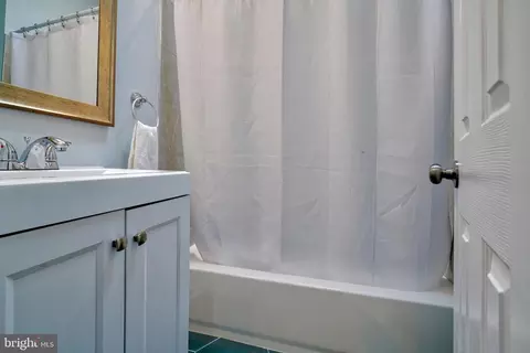 Bath - 4037 Fairfax Rd, Baltimore, MD 21216 photo 12 of 19