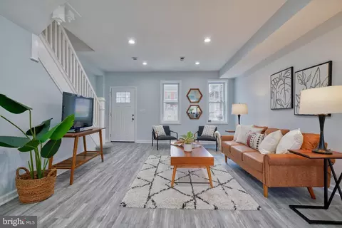 Living - 4037 Fairfax Rd, Baltimore, MD 21216 photo 4 of 8
