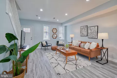 Living - 4037 Fairfax Rd, Baltimore, MD 21216 photo 5 of 8