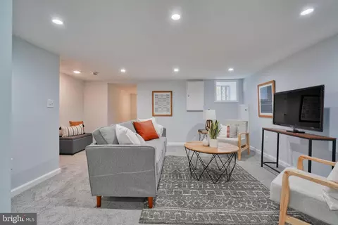 Living - 4037 Fairfax Rd, Baltimore, MD 21216 photo 7 of 8