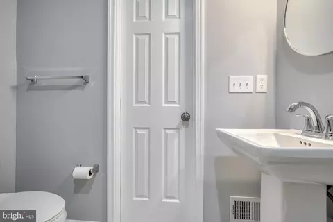 Bath - 4037 Fairfax Rd, Baltimore, MD 21216 photo 5 of 19