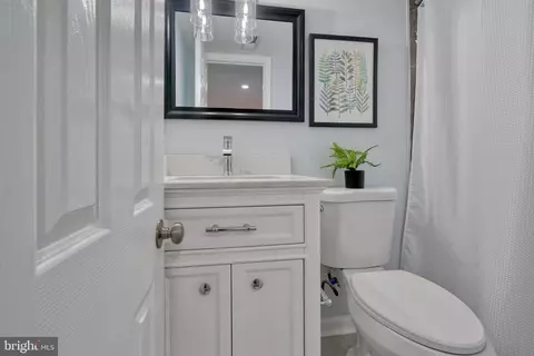 Bath - 4037 Fairfax Rd, Baltimore, MD 21216 photo 16 of 19