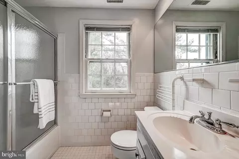 Bath - 303 Overhill Rd, Baltimore, MD 21210 photo 5 of 6
