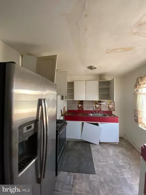 Kitchen - 423 Roundview Rd, Brooklyn, MD 21225 photo 3 of 3