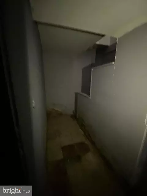 Entry Way - 423 Roundview Rd, Brooklyn, MD 21225 photo 2 of 3