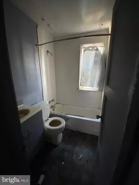 Bath - 423 Roundview Rd, Brooklyn, MD 21225 photo 1 of 1