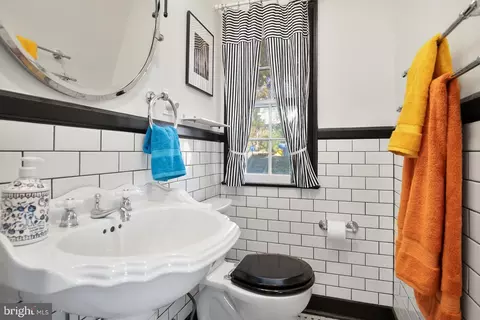 Bath - 4107 Westview Rd, Baltimore, MD 21218 photo 3 of 3