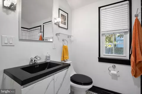 Bath - 4107 Westview Rd, Baltimore, MD 21218 photo 2 of 3