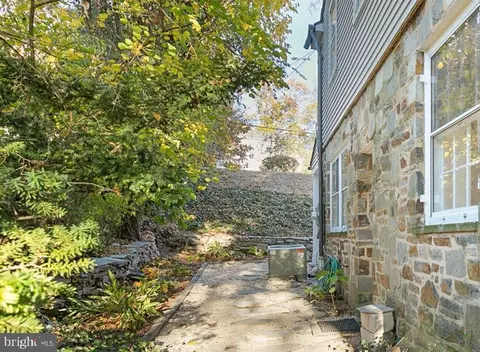 Exterior - 4107 Westview Rd, Baltimore, MD 21218 photo 4 of 8