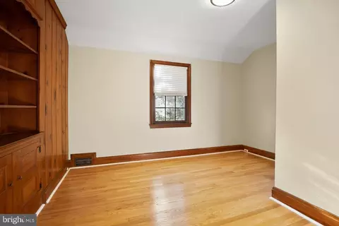 Bedroom - 4107 Westview Rd, Baltimore, MD 21218 photo 1 of 4