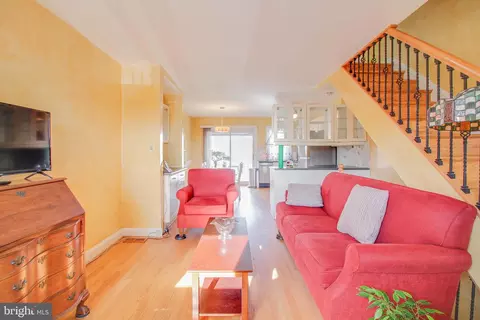 Living - 2918 Strickland St, Baltimore, MD 21223 photo 3 of 4