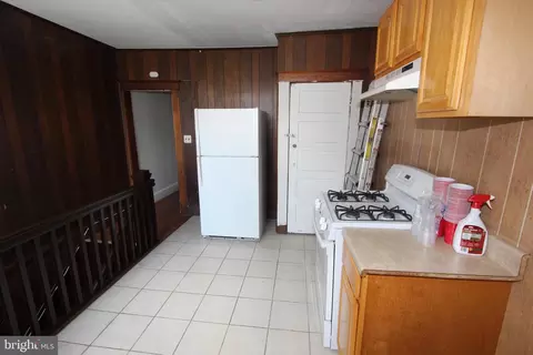 Entry Way - 2335 E Monument St, Baltimore, MD 21205 photo 2 of 3