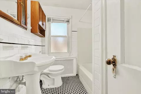 Bath - 605 Winston Ave, Baltimore, MD 21212 photo 1 of 2